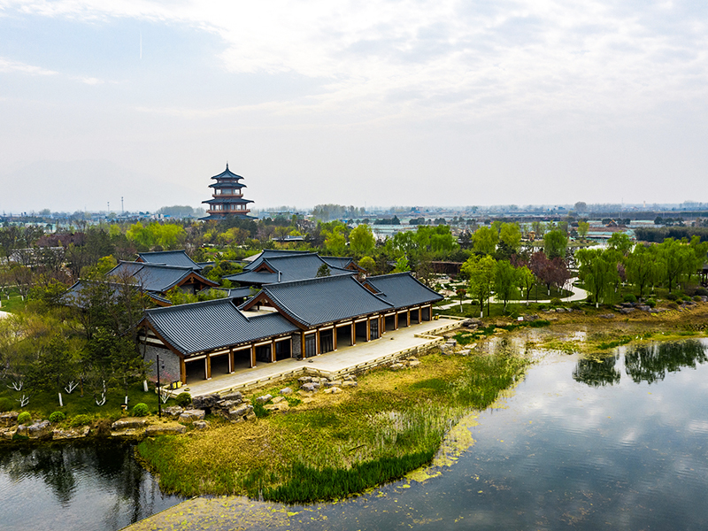 Drevená budova pri jazere Xi'an Meibei